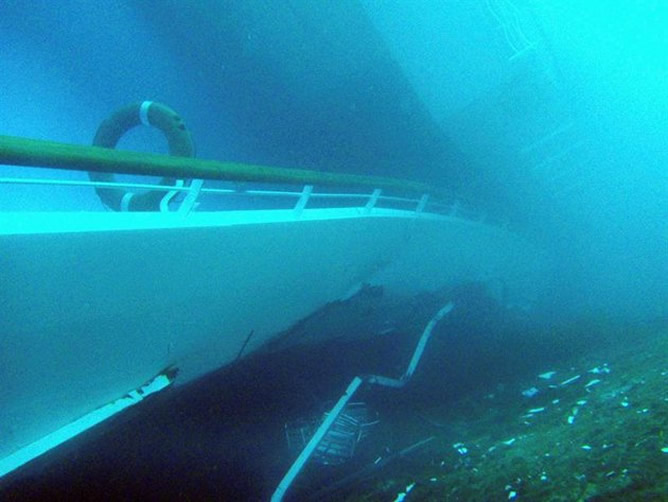 El Crucero Costa Concordia sumergido
